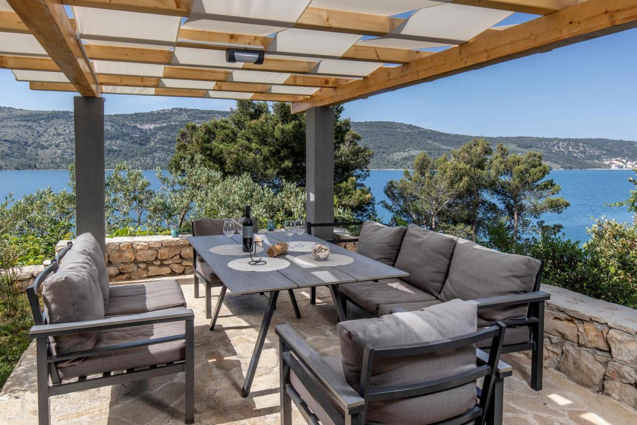 Villa Regina With Heated Pool And Sea View Marina