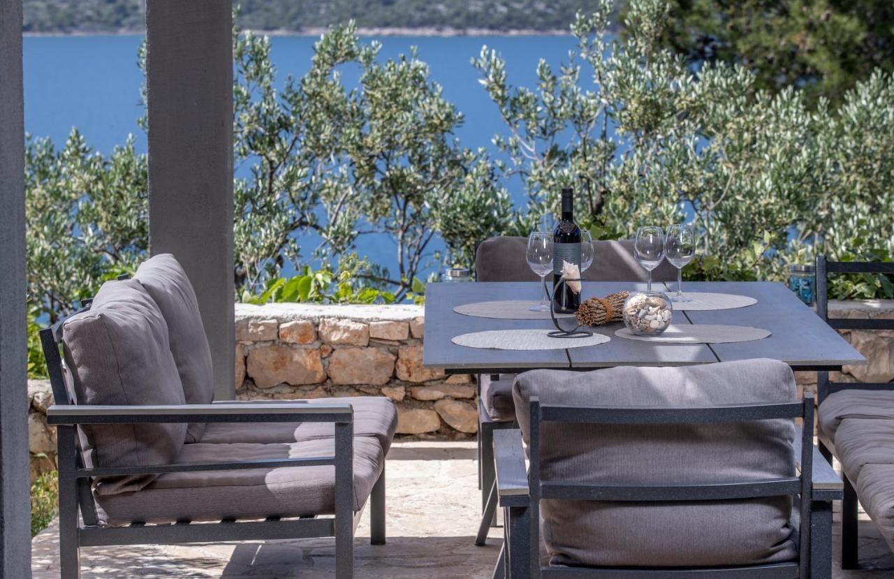 Villa Regina With Heated Pool And Sea View
