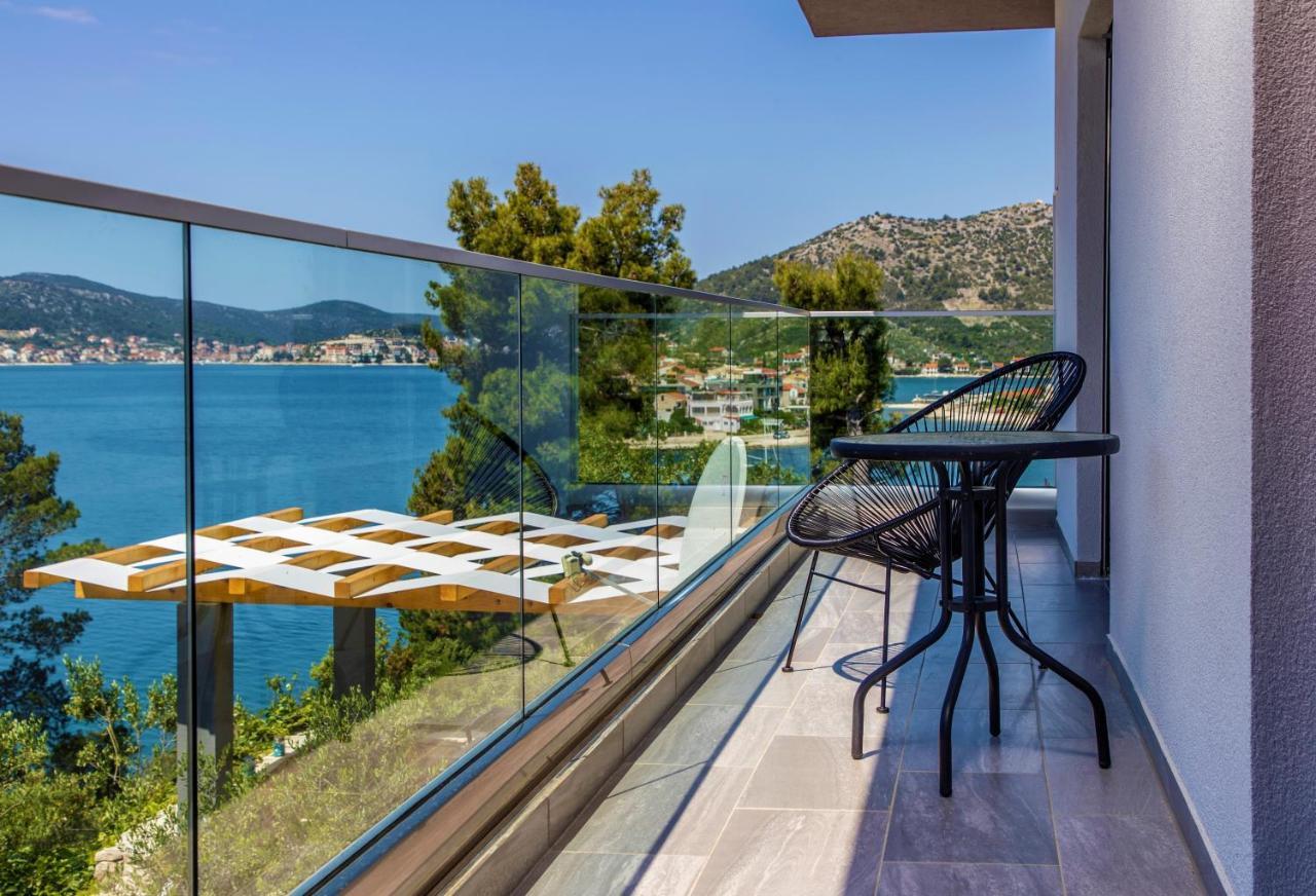 Villa Regina With Heated Pool And Sea View Marina