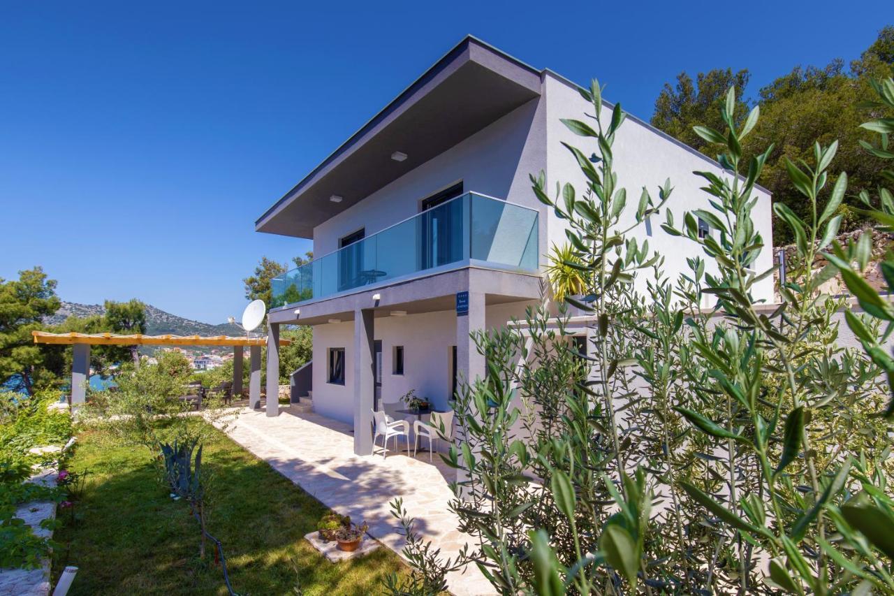 Villa Regina With Heated Pool And Sea View *