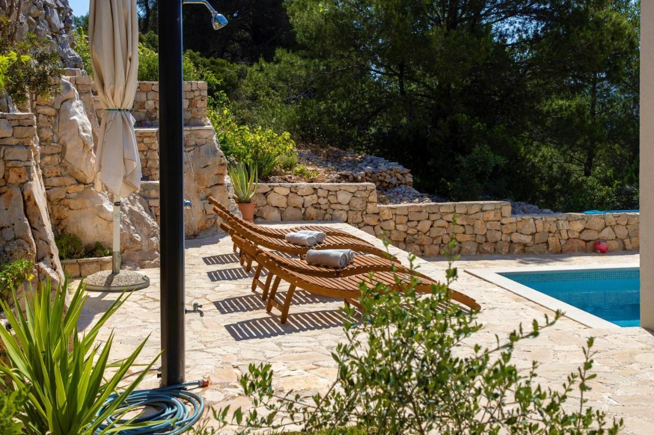Villa Regina With Heated Pool And Sea View Marina