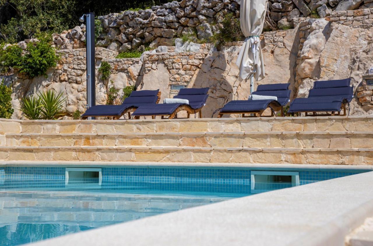 Villa Regina With Heated Pool And Sea View Marina