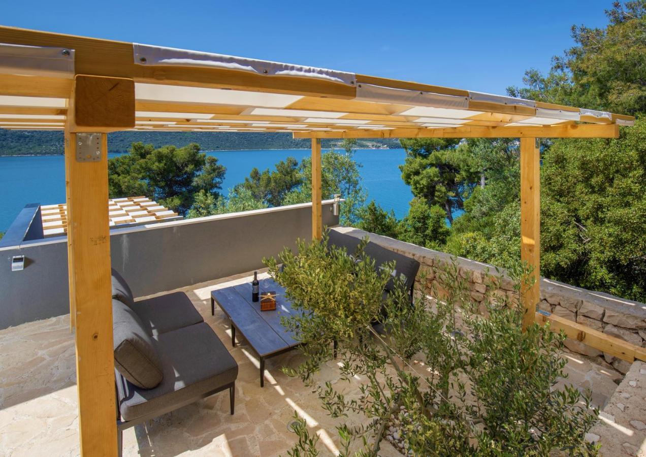 Villa Regina With Heated Pool And Sea View