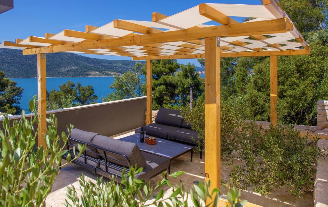Regina With Heated Pool And Sea View Marina