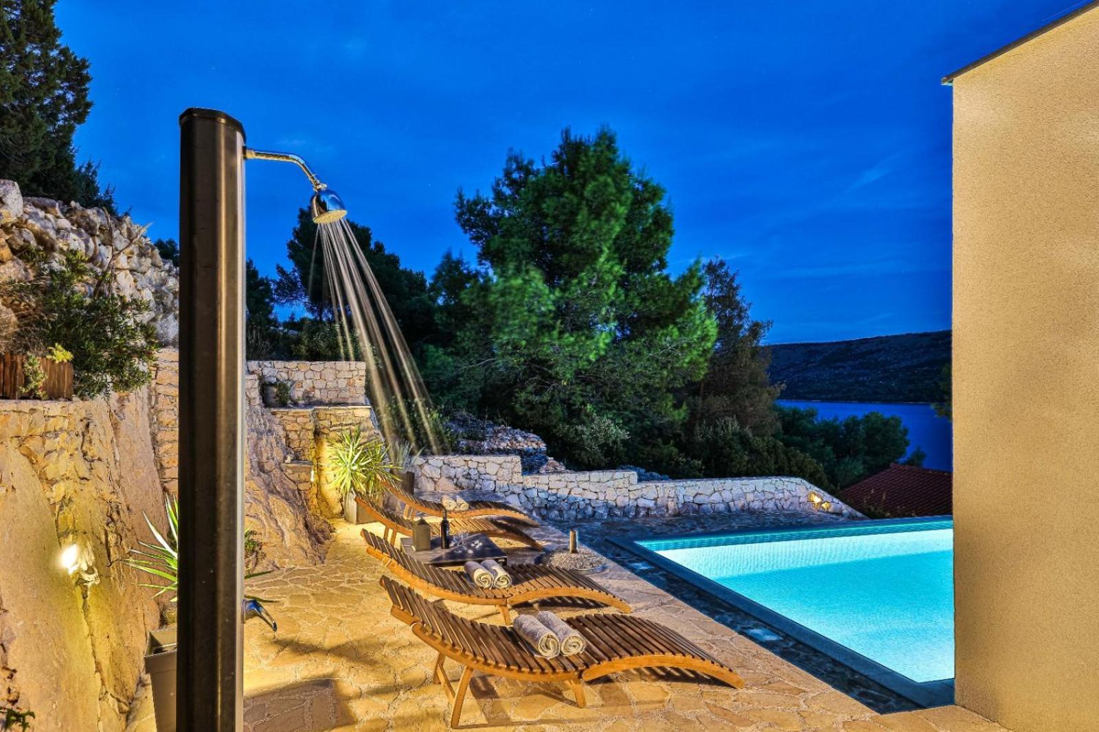 Regina With Heated Pool And Sea View