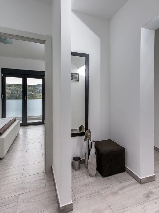 Regina With Heated Pool And Sea View Villa