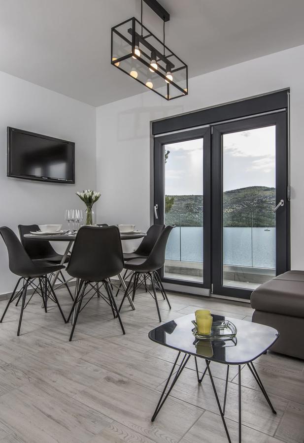 Regina With Heated Pool And Sea View