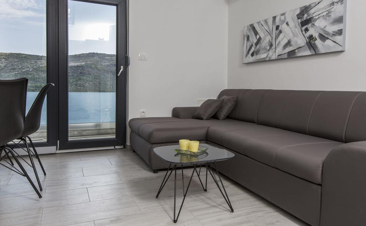 Villa Regina With Heated Pool And Sea View