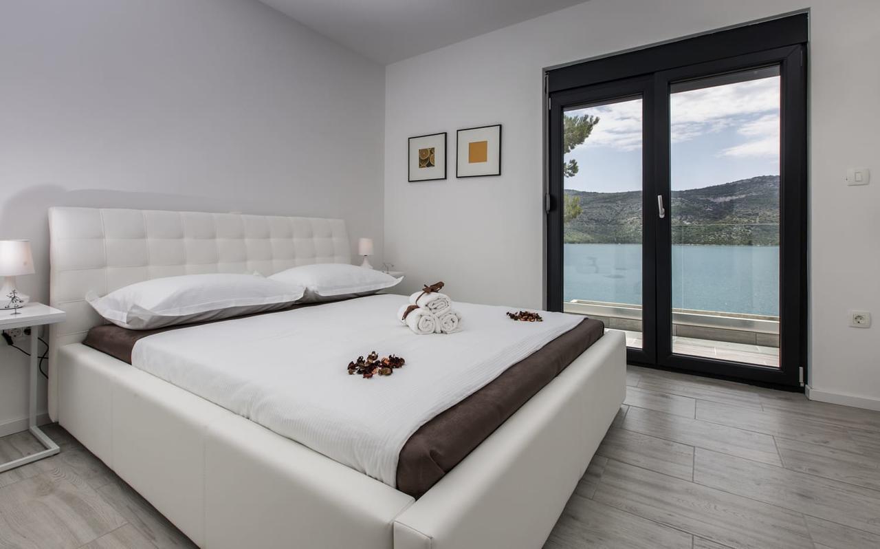 Regina With Heated Pool And Sea View *