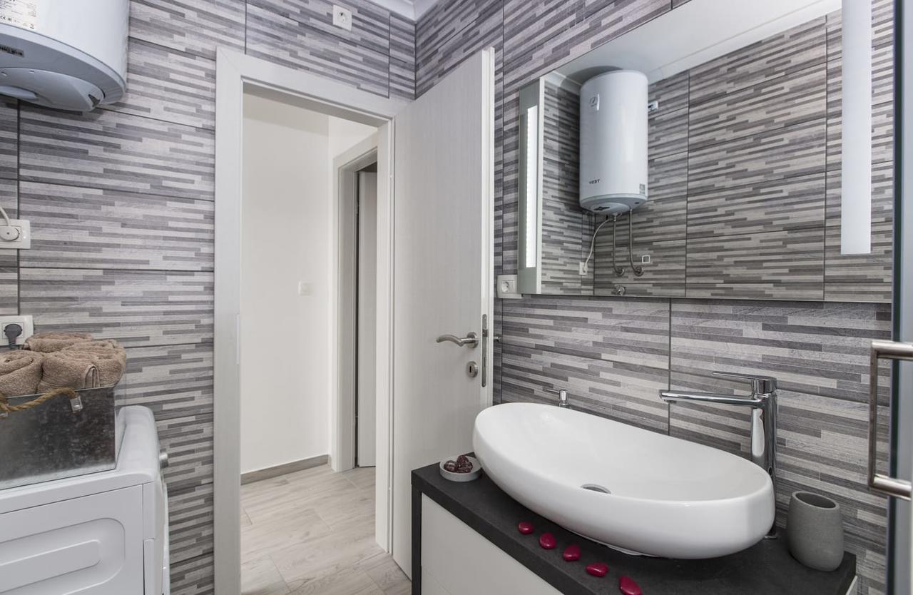 Regina With Heated Pool And Sea View Villa