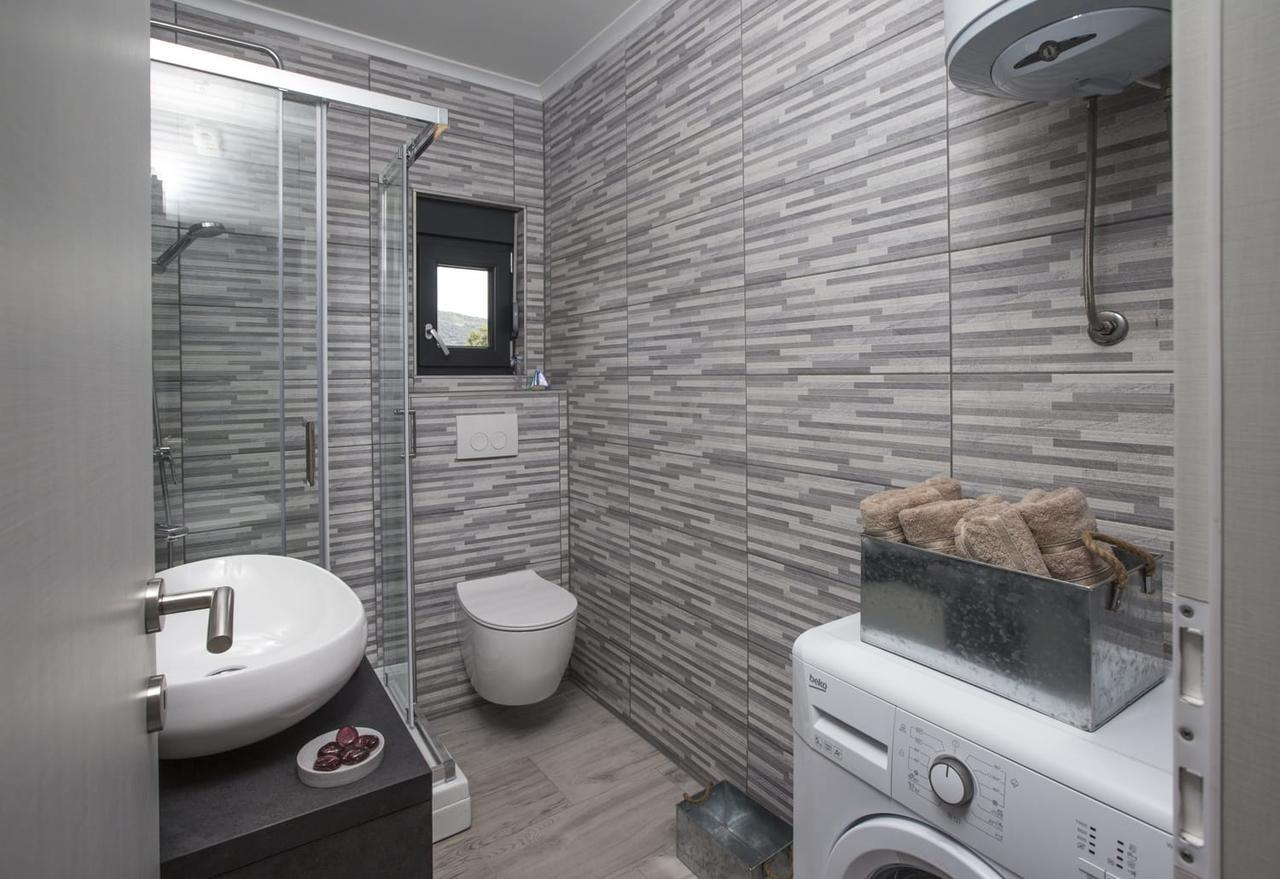 Villa Regina With Heated Pool And Sea View *