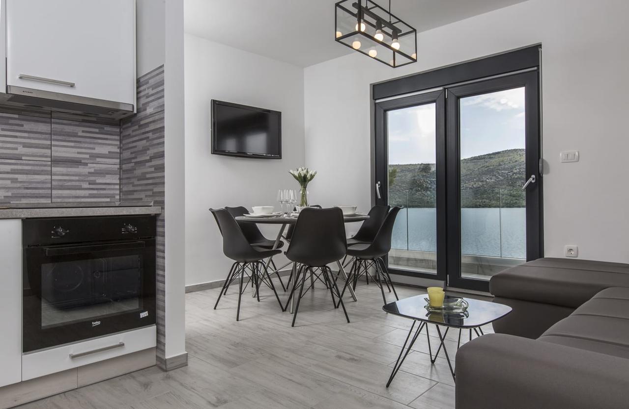 Regina With Heated Pool And Sea View
