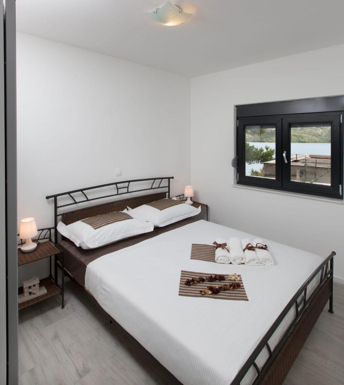Regina With Heated Pool And Sea View Villa Marina