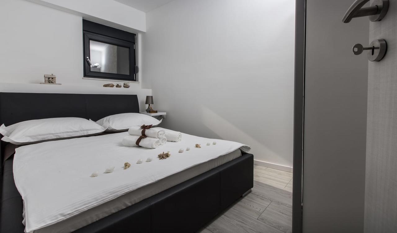Regina With Heated Pool And Sea View Villa Marina
