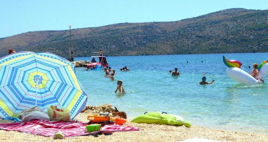 Regina With Heated Pool And Sea View